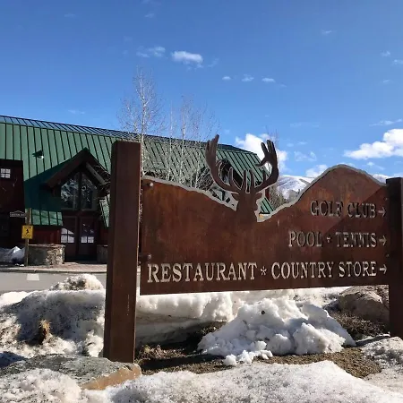 Elkhorn Condo Walk To Dollar!
